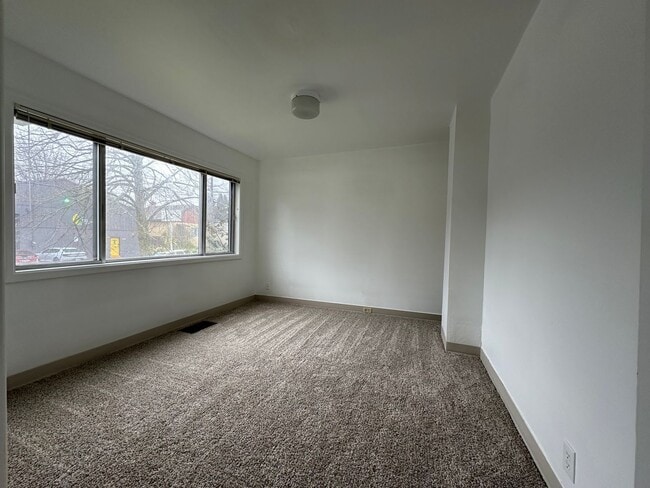 Building Photo - Charming 3 Bedroom, 2 Bath Home in Sellwood for rent!