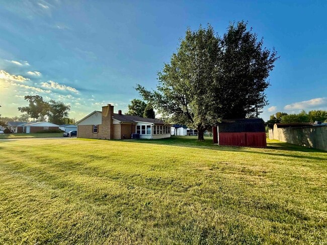 Building Photo - 404 S Hickory Dr