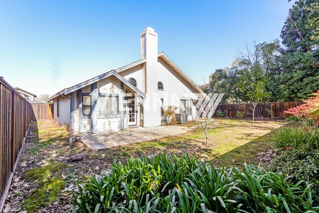 Building Photo - 441 N Lexington Dr