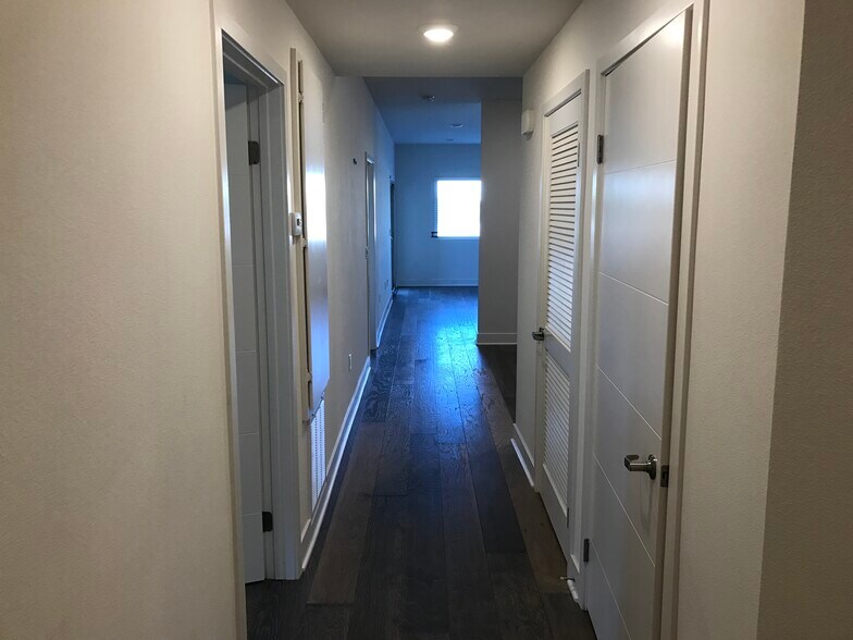Hallway view - 2978 Ripple Pl