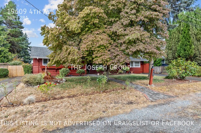 Building Photo - Beautifully updated 3 bed/1.75 bath in Des...