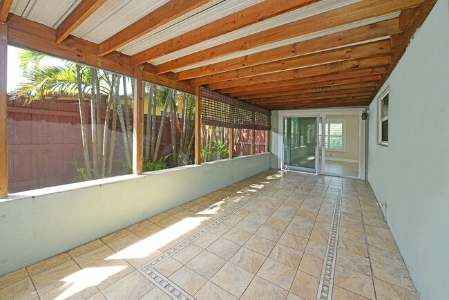 Building Photo - 3180 NW 6th Ave