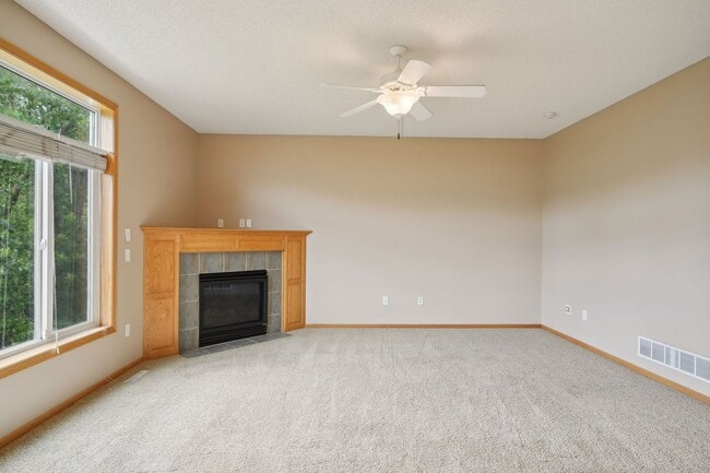 Building Photo - Gorgeous Single Family Home - June 1st Mov...