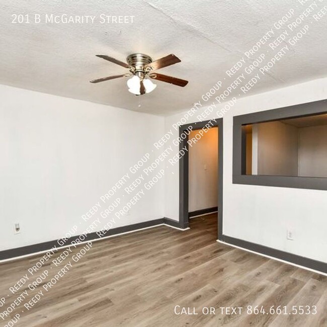 Building Photo - 1 Bedroom 1 Bath Duplex Blocks from Mills ...