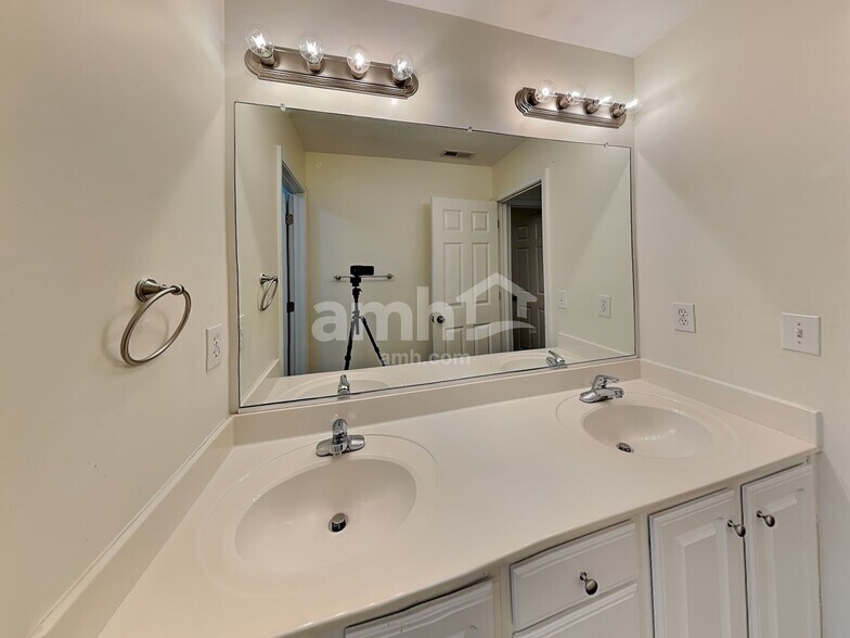 Building Photo - 34 Kodiak Ct