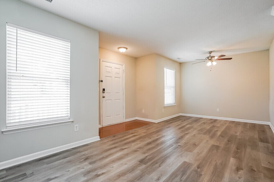Building Photo - 3917 Apperson Dr