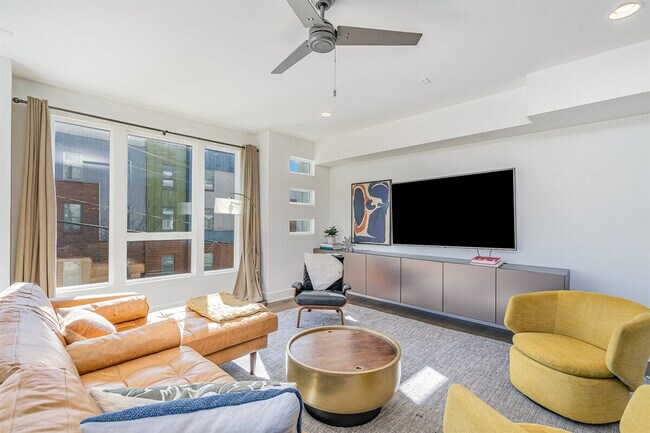 Building Photo - 1659 Duckworth Ave