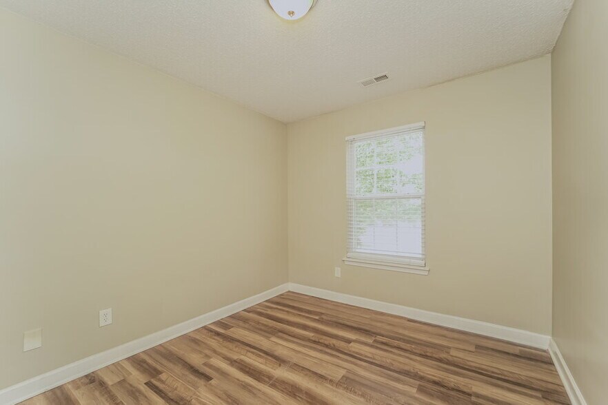 Building Photo - 203 Kingville Dr