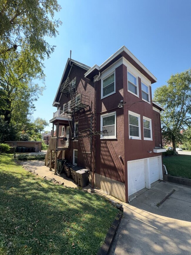 Building Photo - 2581 Madison Rd