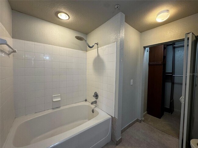 Building Photo - 9141 Lee Vista Blvd