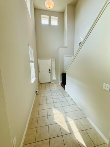 Primary Photo - 400 Eagle Brook Ln