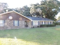 Building Photo - Convenient to interstate, schools & shopping!