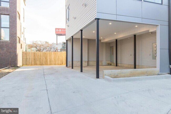 Building Photo - 90-94 E Laurel St