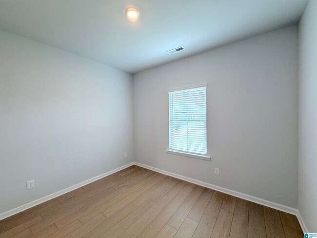 Building Photo - 305 Susan Lynn Dr