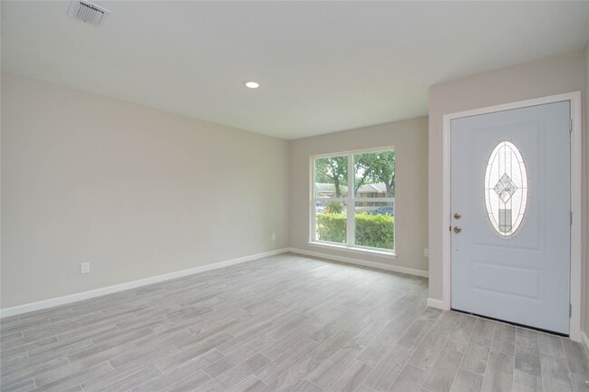 Building Photo - 7902 La Roche Ln