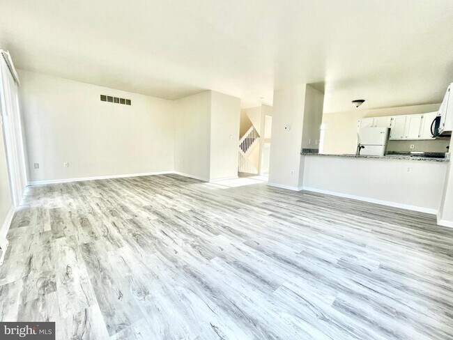 Building Photo - 229 Northdown Dr