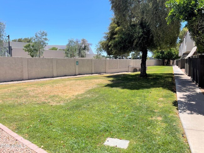 Building Photo - 2938 N 61st Pl