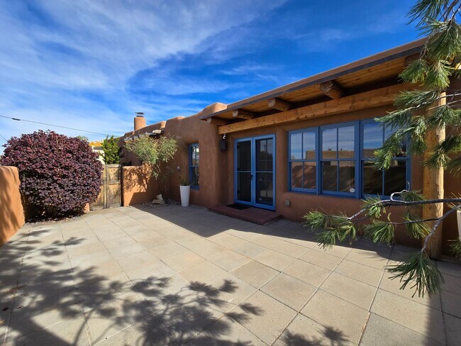 Building Photo - 624 Alto St