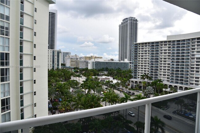 Building Photo - 3725 S Ocean Dr