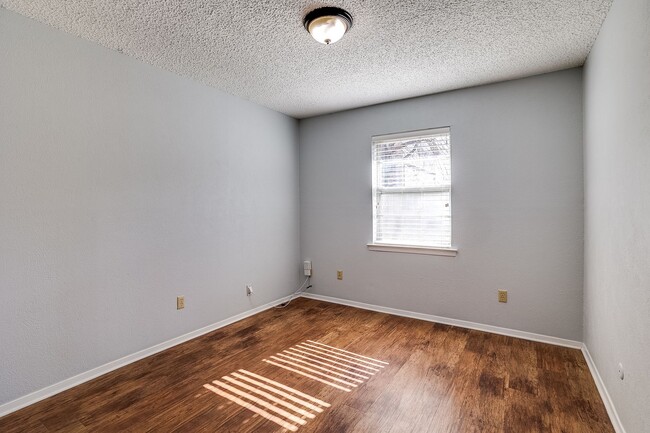 Building Photo - 3 Bedroom, 2 Bath Duplex in North Richland...