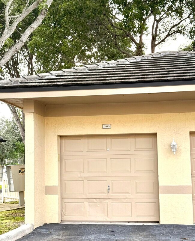 Building Photo - 2080 Greenview Shores Blvd