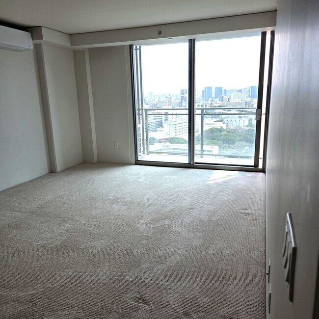 Building Photo - Capital Place One Bedroom Condo