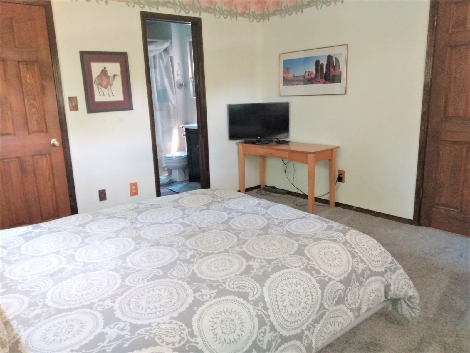 Master Bedroom / Bath / Walk in closet - 508 N Bermont St