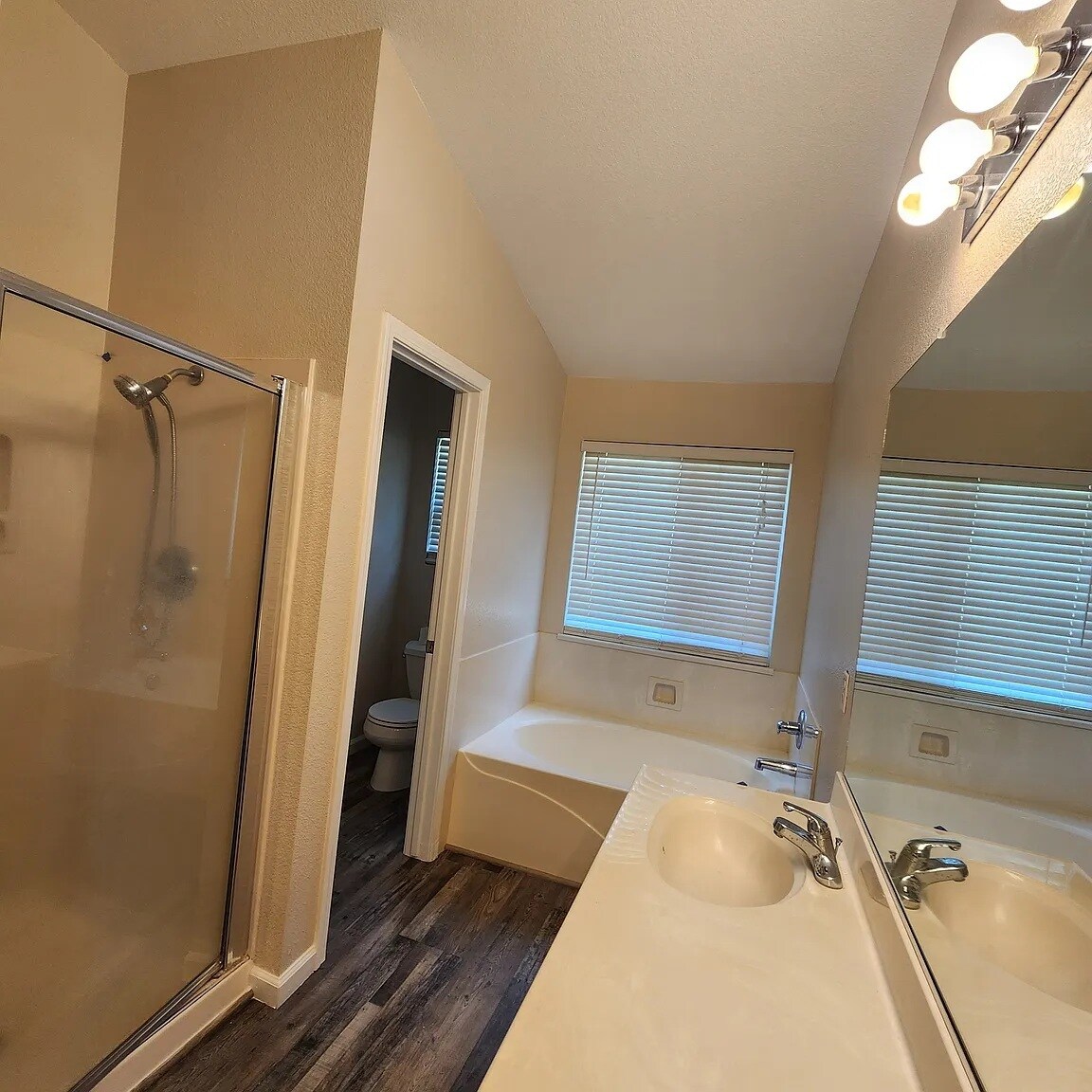 Building Photo - 9919 Tarzo Way