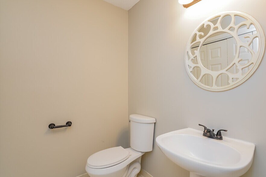 Building Photo - 1317 Ravenna Ct S