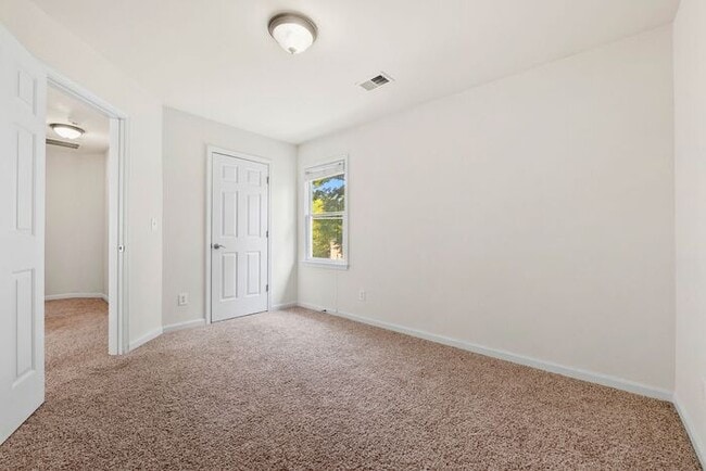 Building Photo - 3485 Maple Terrace Dr