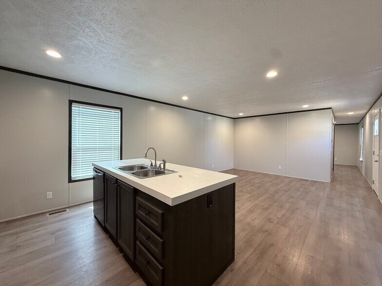 Building Photo - 135 Prairie Dr