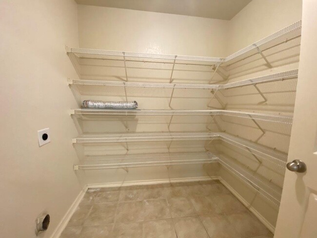 Building Photo - 132 Dove Song Dr