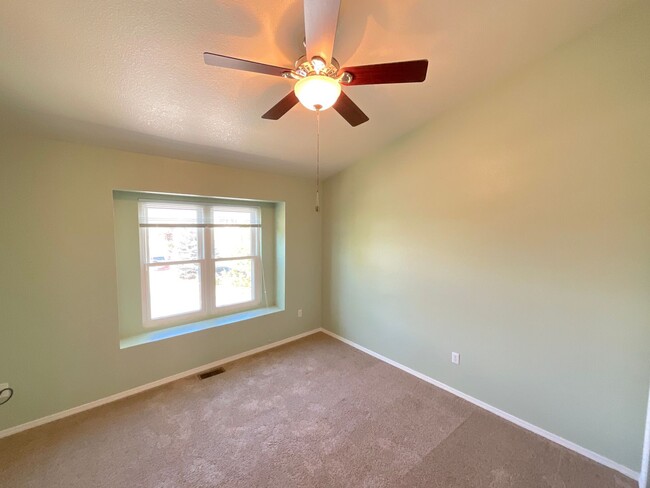 Building Photo - 3 Bedroom Home Available Near Milton E Pro...