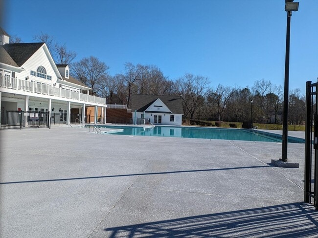 Building Photo - 417 Nichols Farm Dr