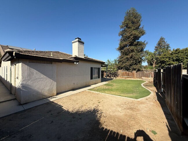 Building Photo - 5704 Pine Canyon Dr