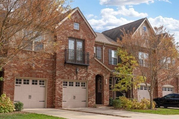 Primary Photo - 207 Bixby Ln