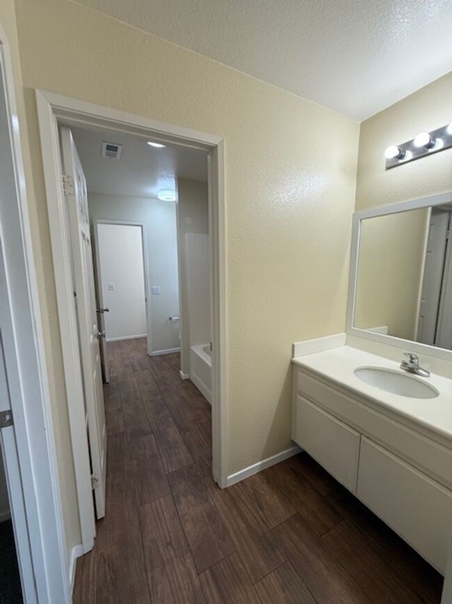 Building Photo - Beautiful Home located in Sunbow