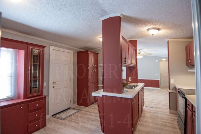 Building Photo - 2-Bedroom with 2 Full Baths in Coffeyville!