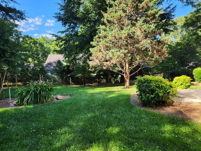 Building Photo - 1181 Lake Shore Cir