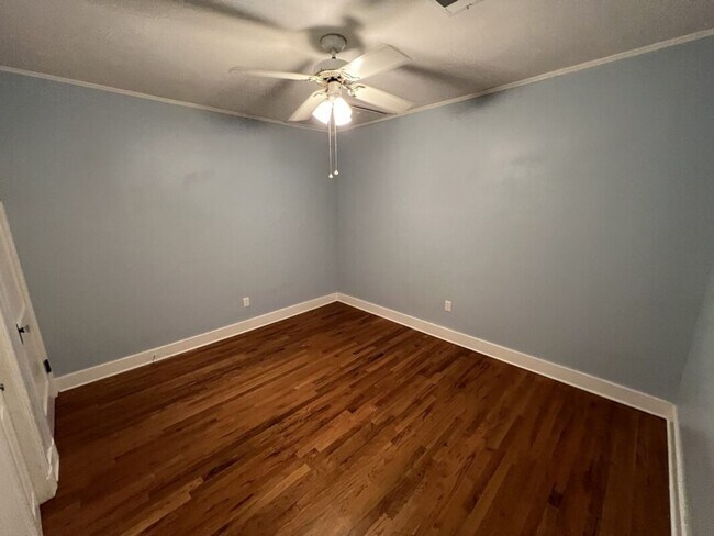 Building Photo - Charming 3 Bedroom Home Near LSU, University Lakes & Parade Routes!