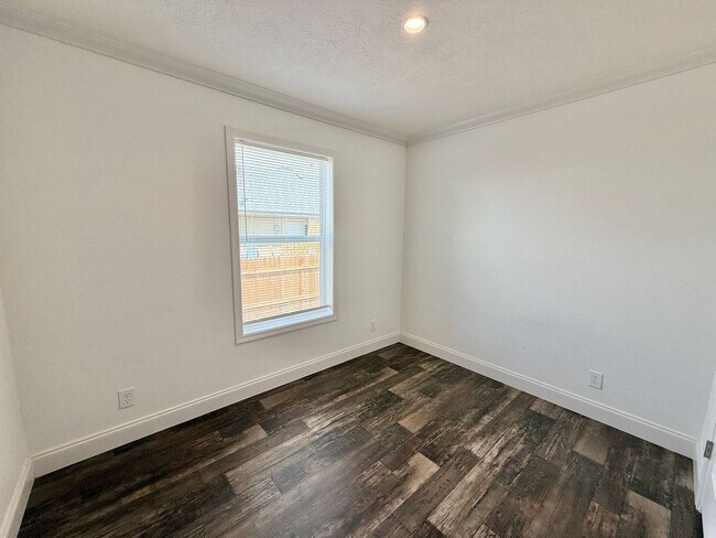 Building Photo - 1907-1909 E Routt Ave.