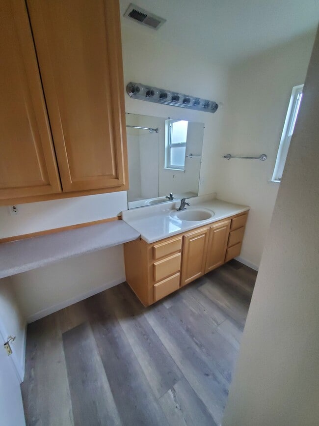 Building Photo - 5817 Keyntel St