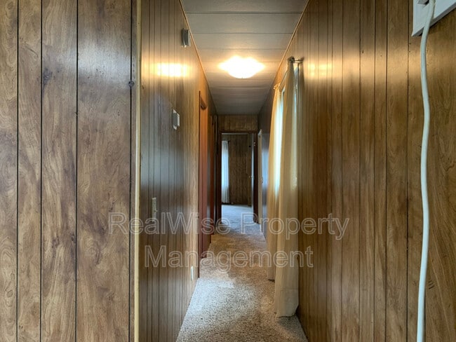 Building Photo - 4620 Redwood Ave