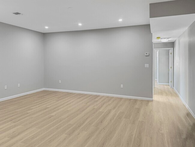 Building Photo - 729-731-731 Broadway