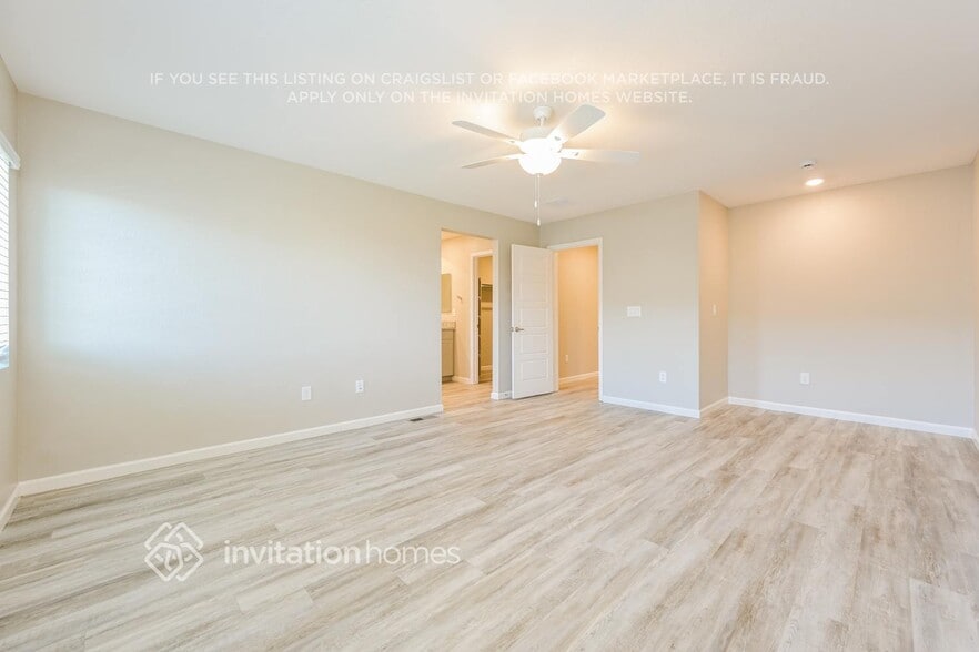 Building Photo - 1717 S Elk Way