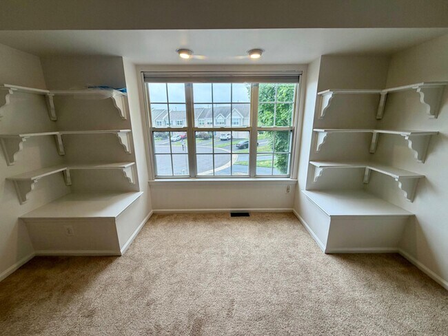Building Photo - 113 Broadleaf Pl