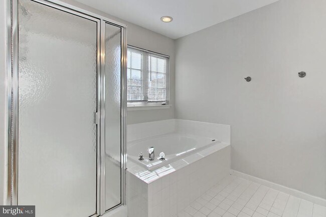 Building Photo - 5054 Grimm Dr