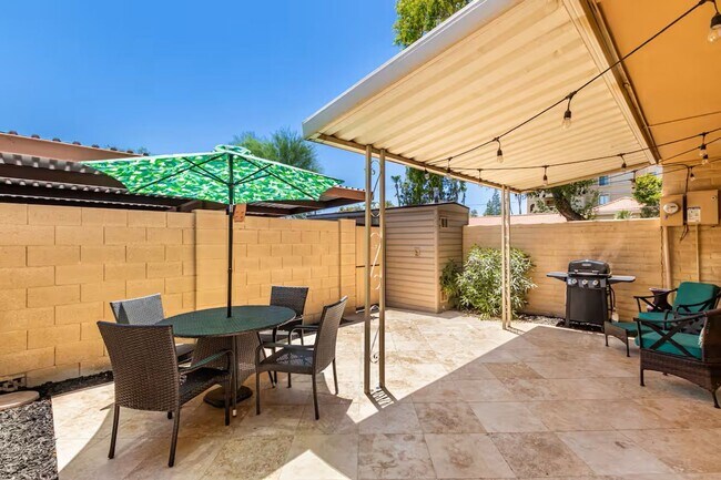 Building Photo - Heart of Old Town Scottsdale 2 bedroom 2.5 bathroom!