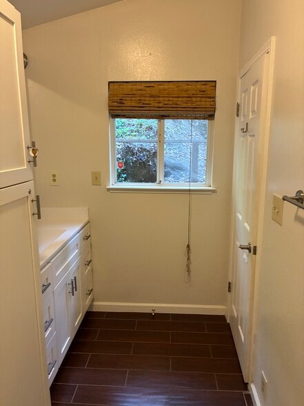 EN SUITE BATHROOM - 14570 Canyon 1 Rd
