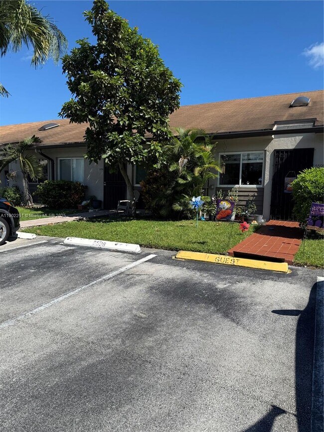 Building Photo - 5596 SW 28th Terrace